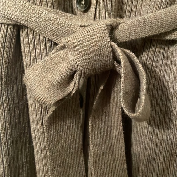 Button Down Belted V-neck Dress - Picture 4 of 4